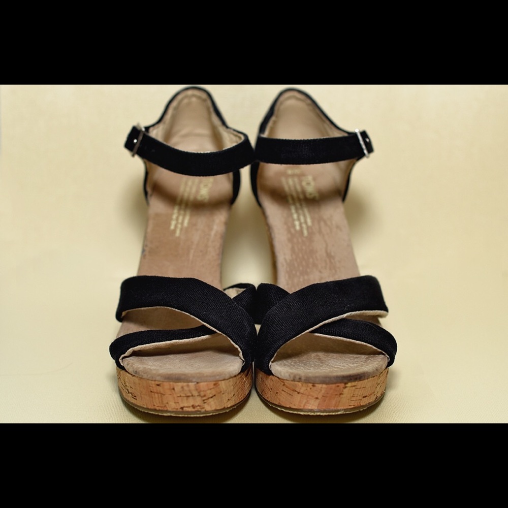 🖤 EUC TOMS WEDGE SANDALS 🖤